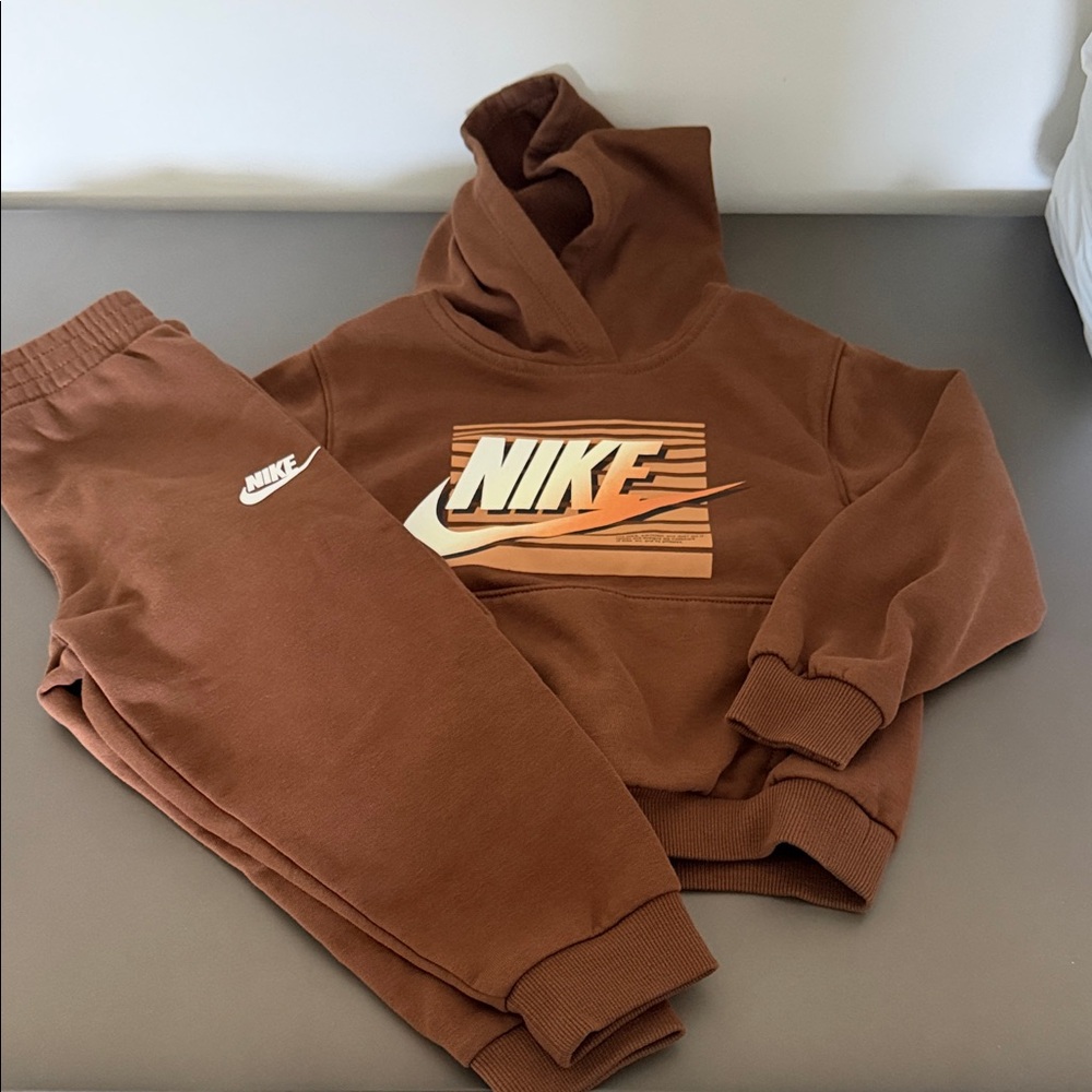 Nike Brown Kids Hoodie & Joggers Set with Graphic Logo 3-4 years XS